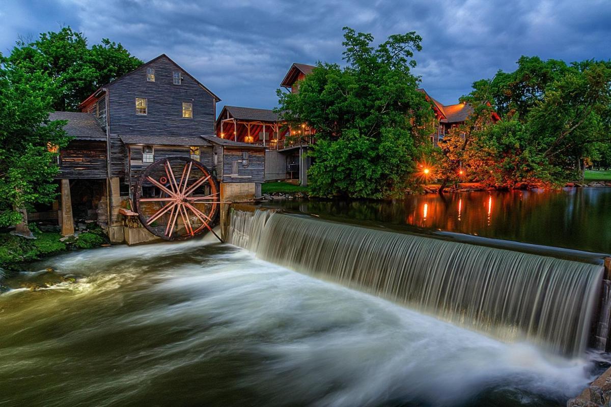 Moonshine Chalet, Hot Tub, Pool Access, Wifi, 1089 Free Tickets Each Paid Day, Dollywood And More Gatlinburg Buitenkant foto