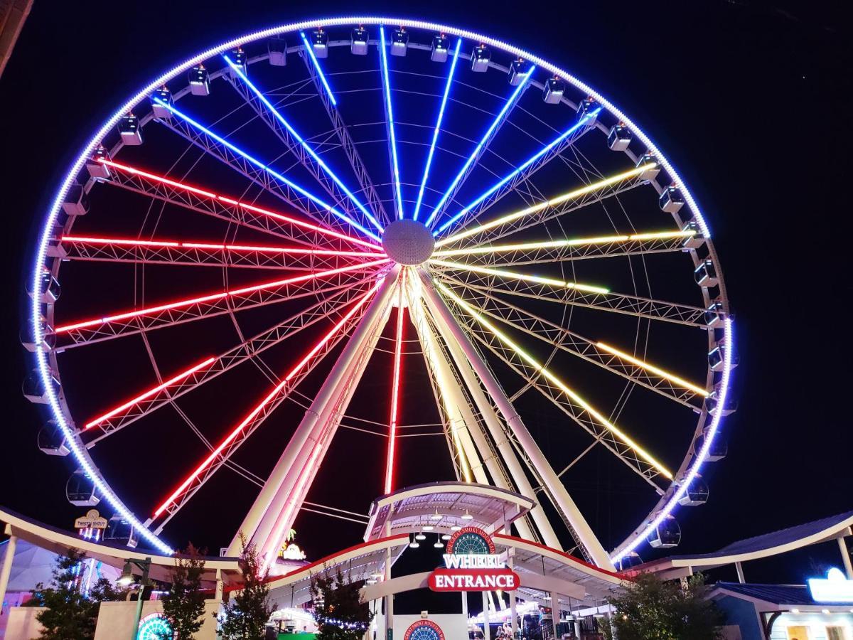 Moonshine Chalet, Hot Tub, Pool Access, Wifi, 1089 Free Tickets Each Paid Day, Dollywood And More Gatlinburg Buitenkant foto