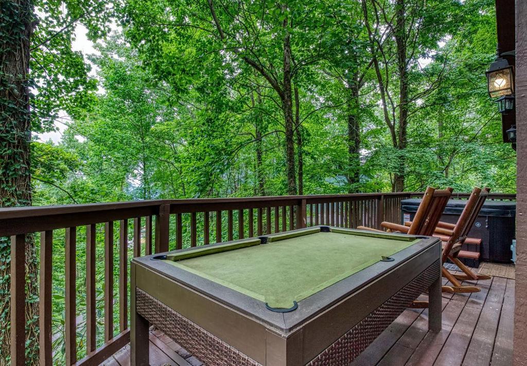 Moonshine Chalet, Hot Tub, Pool Access, Wifi, 1089 Free Tickets Each Paid Day, Dollywood And More Gatlinburg Buitenkant foto