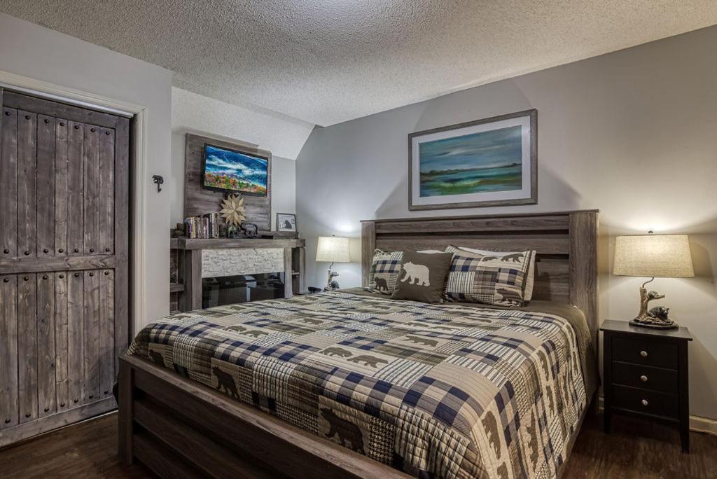 Moonshine Chalet, Hot Tub, Pool Access, Wifi, 1089 Free Tickets Each Paid Day, Dollywood And More Gatlinburg Buitenkant foto