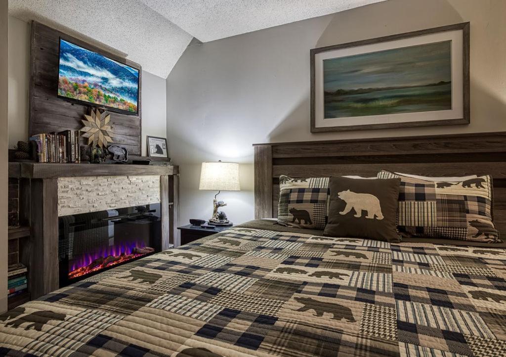 Moonshine Chalet, Hot Tub, Pool Access, Wifi, 1089 Free Tickets Each Paid Day, Dollywood And More Gatlinburg Buitenkant foto
