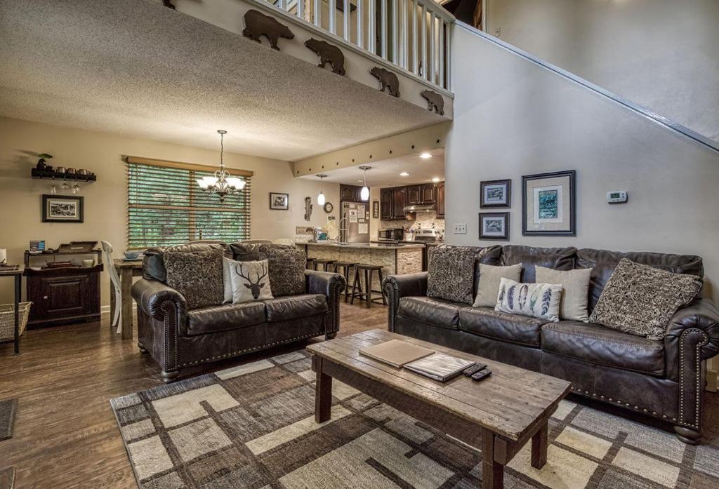Moonshine Chalet, Hot Tub, Pool Access, Wifi, 1089 Free Tickets Each Paid Day, Dollywood And More Gatlinburg Buitenkant foto