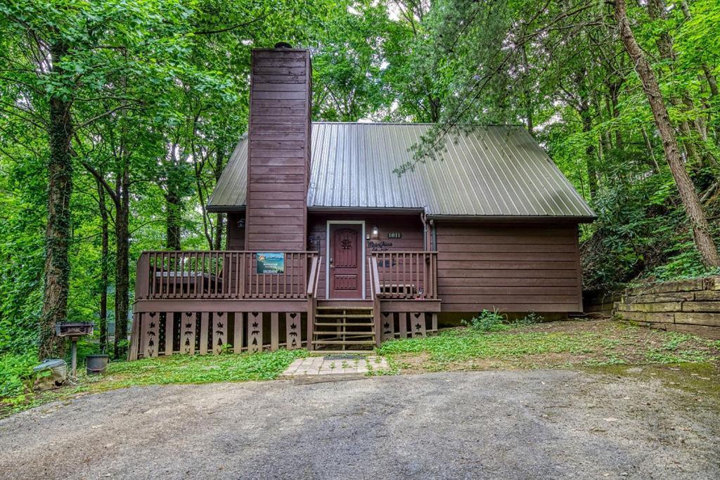 Moonshine Chalet, Hot Tub, Pool Access, Wifi, 1089 Free Tickets Each Paid Day, Dollywood And More Gatlinburg Buitenkant foto