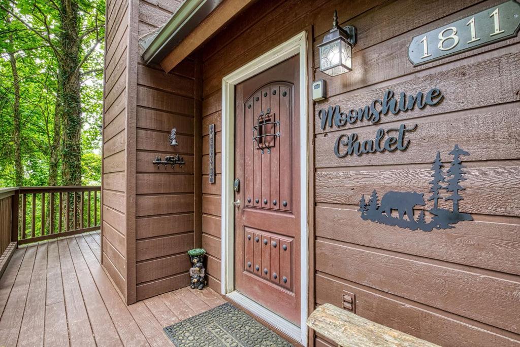 Moonshine Chalet, Hot Tub, Pool Access, Wifi, 1089 Free Tickets Each Paid Day, Dollywood And More Gatlinburg Buitenkant foto
