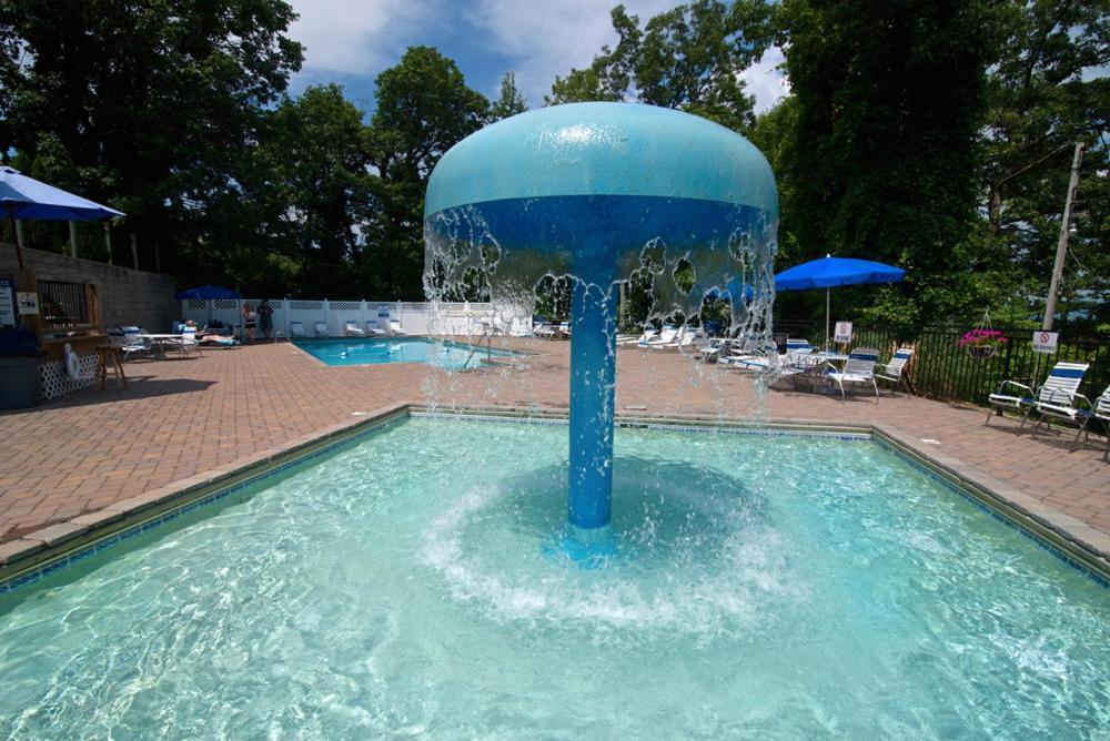 Moonshine Chalet, Hot Tub, Pool Access, Wifi, 1089 Free Tickets Each Paid Day, Dollywood And More Gatlinburg Buitenkant foto