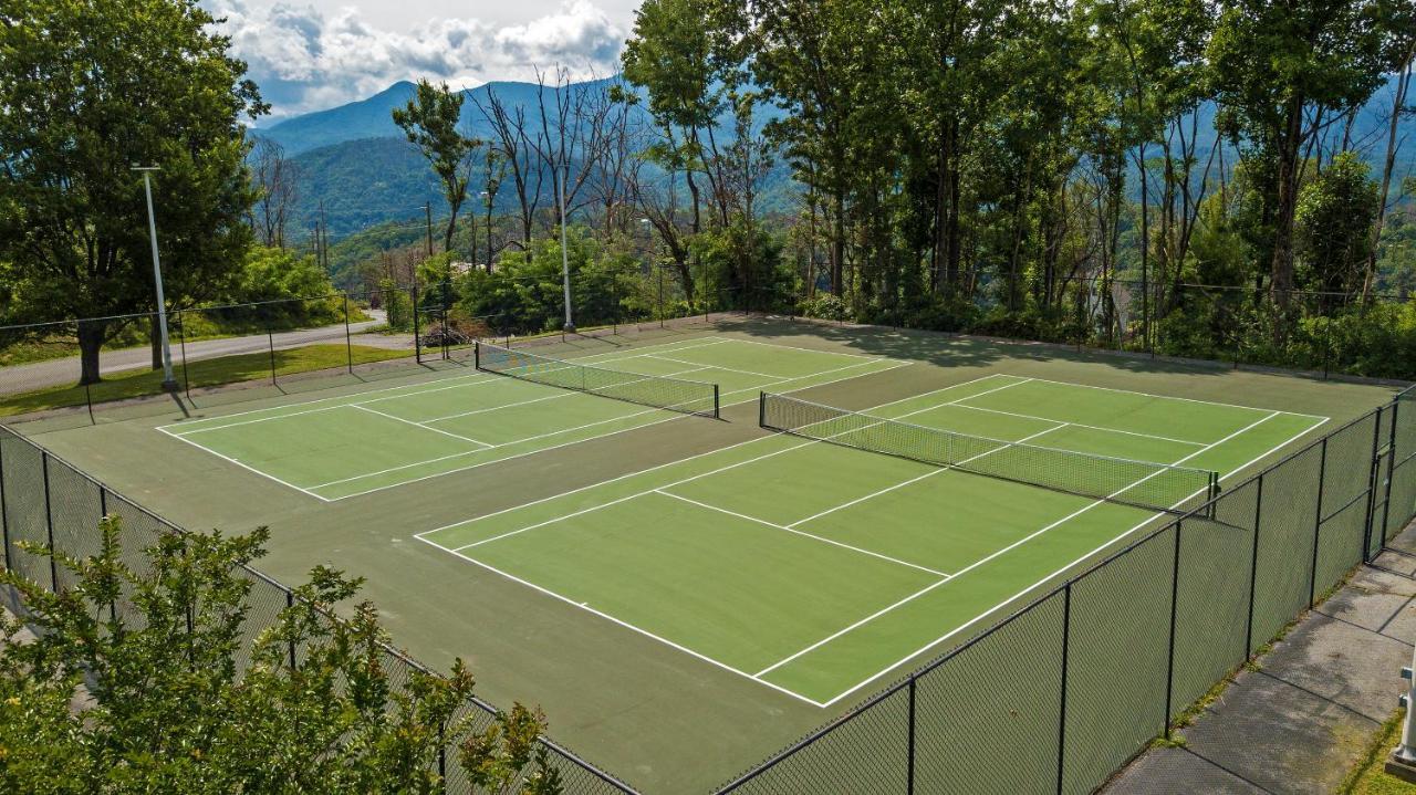 Moonshine Chalet, Hot Tub, Pool Access, Wifi, 1089 Free Tickets Each Paid Day, Dollywood And More Gatlinburg Buitenkant foto