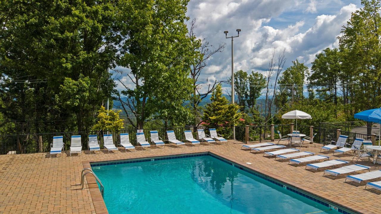 Moonshine Chalet, Hot Tub, Pool Access, Wifi, 1089 Free Tickets Each Paid Day, Dollywood And More Gatlinburg Buitenkant foto