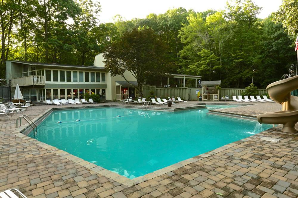 Moonshine Chalet, Hot Tub, Pool Access, Wifi, 1089 Free Tickets Each Paid Day, Dollywood And More Gatlinburg Buitenkant foto